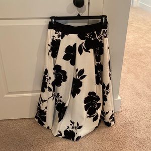 Long white/black skirt. Material polyester and spandex. Lined.